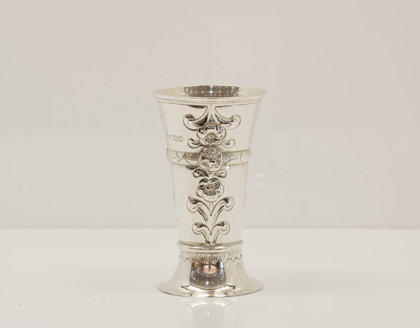 Very Pretty Antique Sterling Silver Posy vase. Assayed in London 1904.