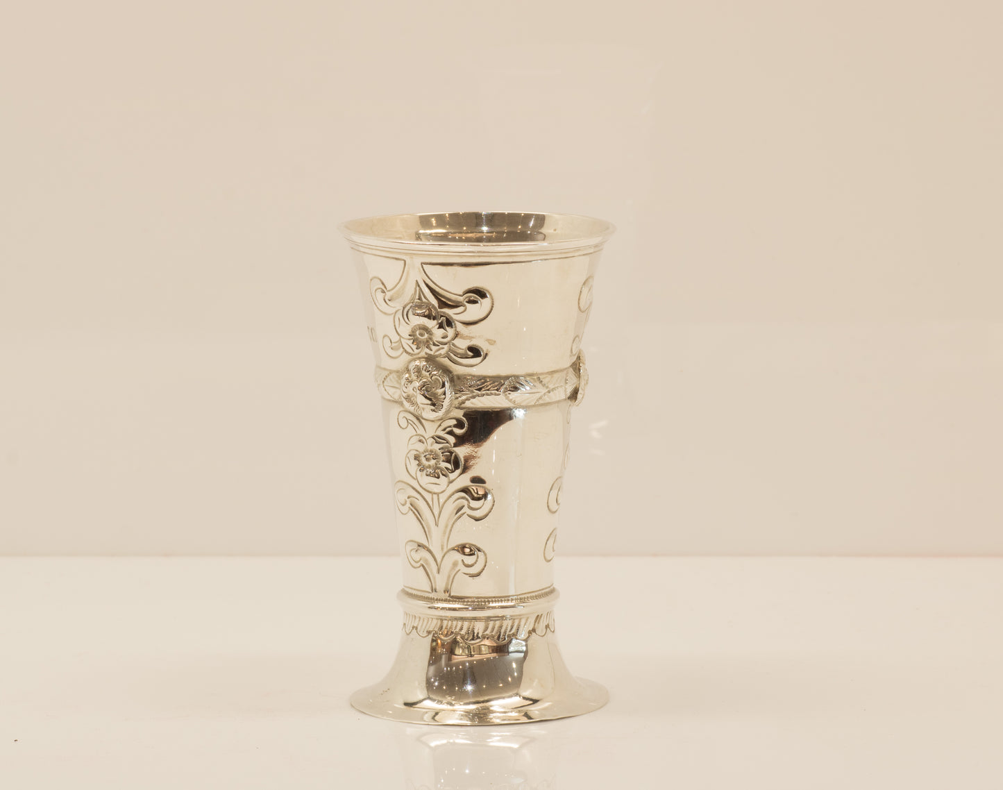 Very Pretty Antique Sterling Silver Posy vase. Assayed in London 1904.