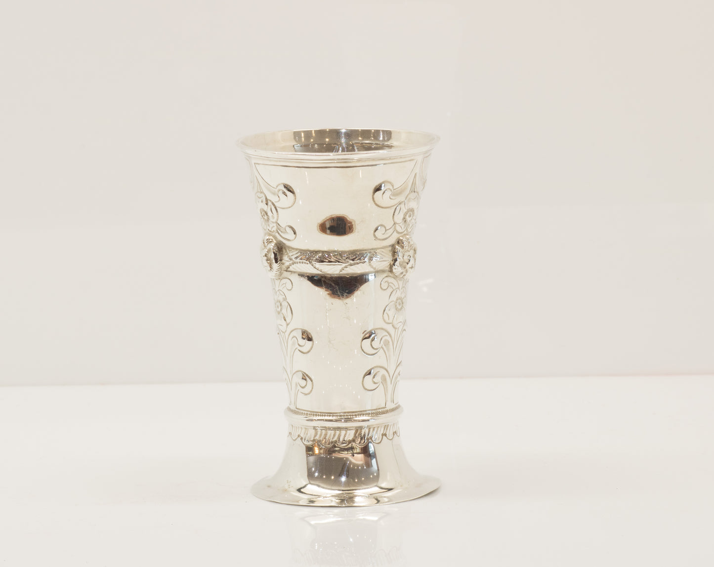 Very Pretty Antique Sterling Silver Posy vase. Assayed in London 1904.