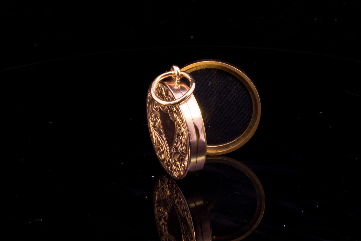 Rare Antique 9ct Gold 4 Section Family Locket.  Hallmarked Birmingham 1908.