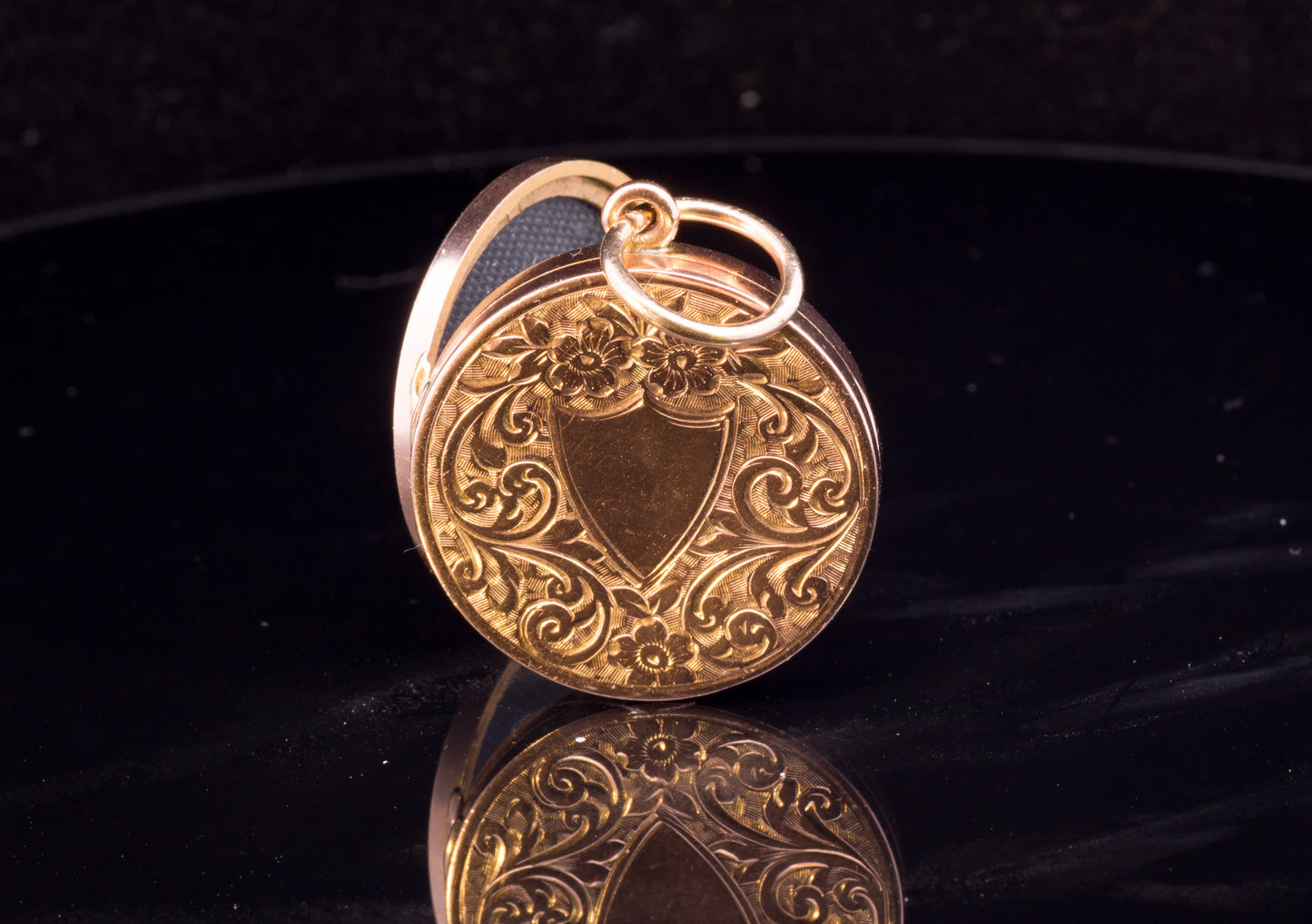 Rare Antique 9ct Gold 4 Section Family Locket.  Hallmarked Birmingham 1908.