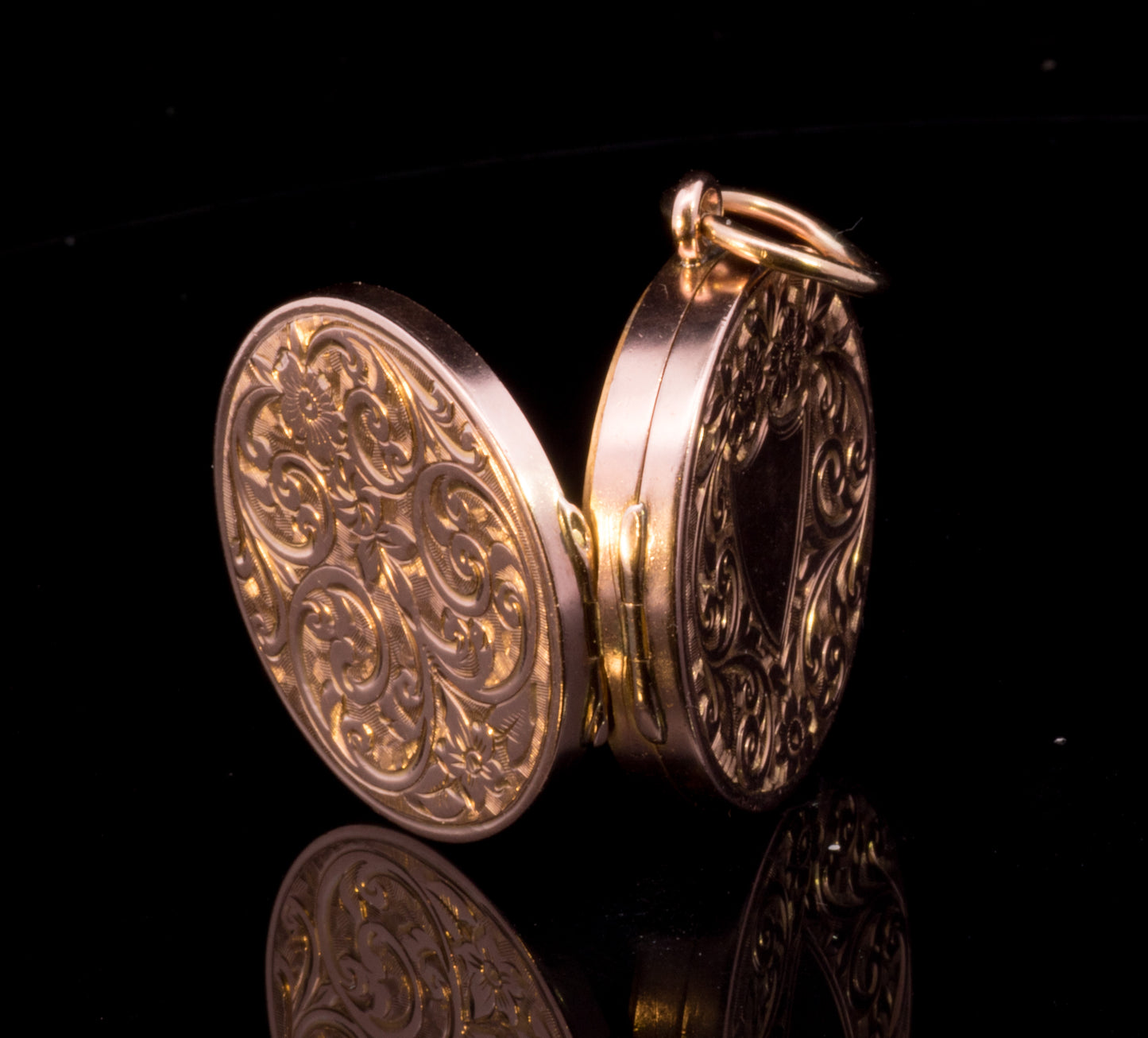 Rare Antique 9ct Gold 4 Section Family Locket.  Hallmarked Birmingham 1908.