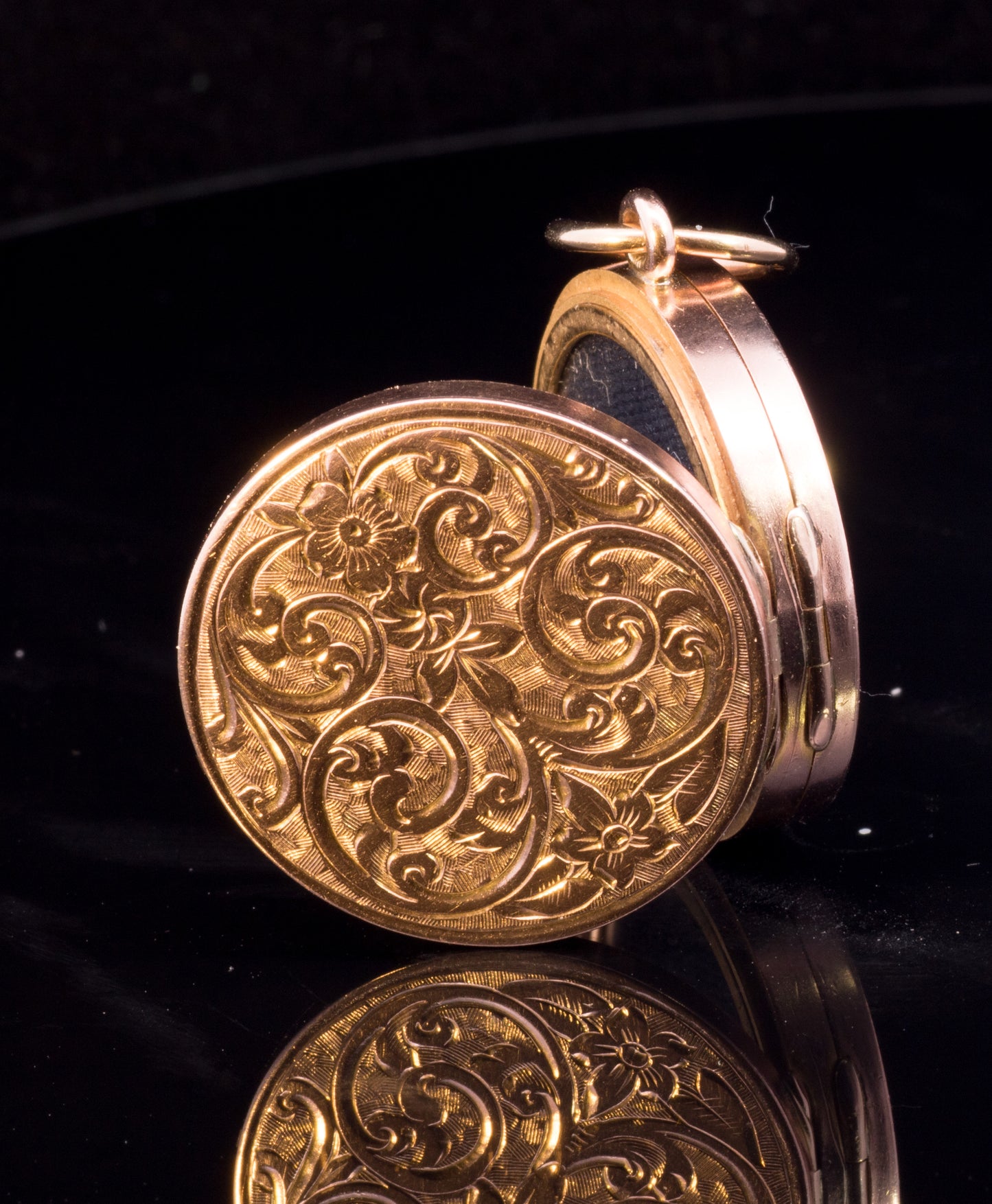 Rare Antique 9ct Gold 4 Section Family Locket.  Hallmarked Birmingham 1908.