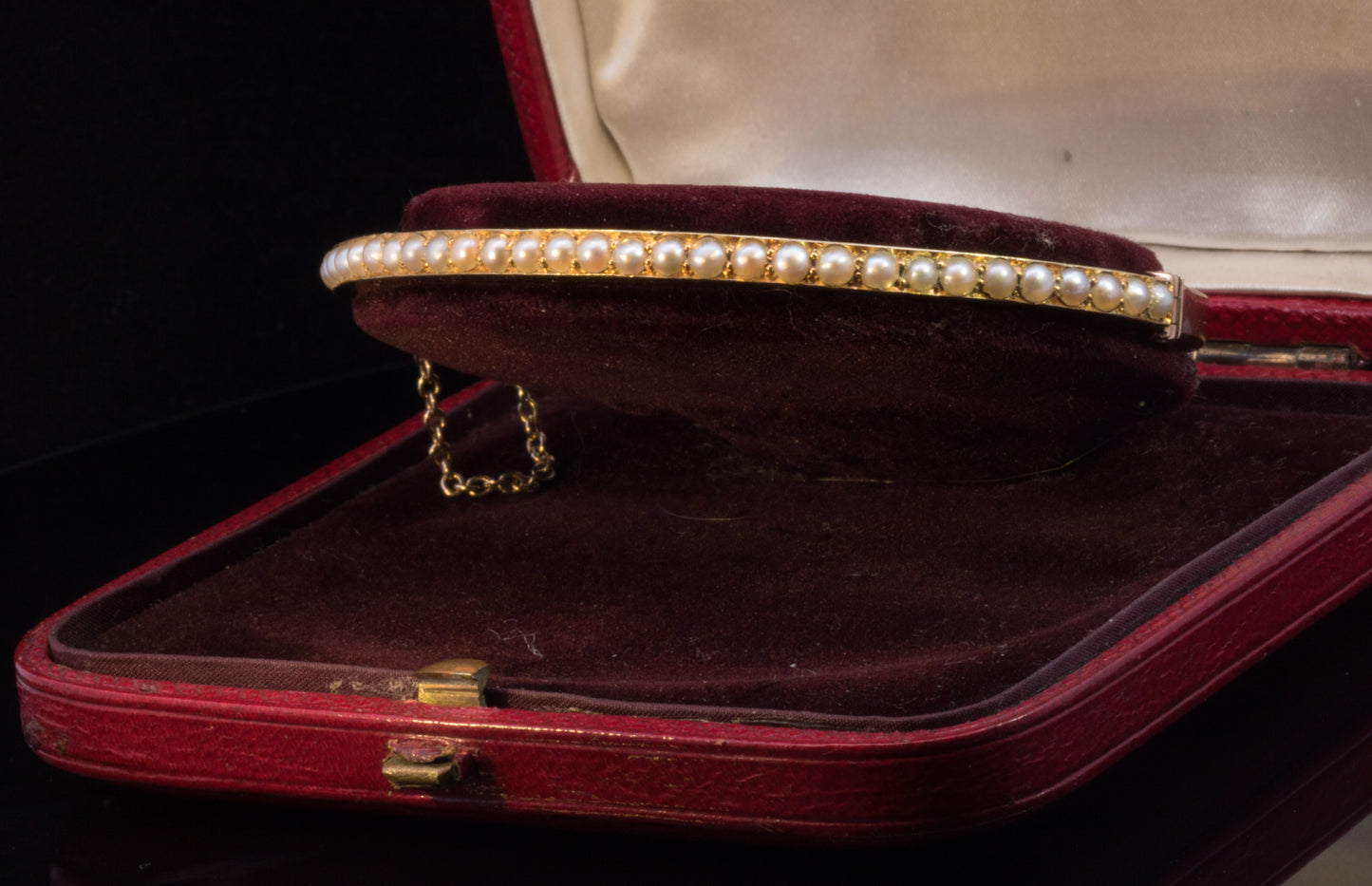Superb Antique 15ct Gold Natural Split pearl Hinged Bangle C.1900. Original Case. Just Perfect.
