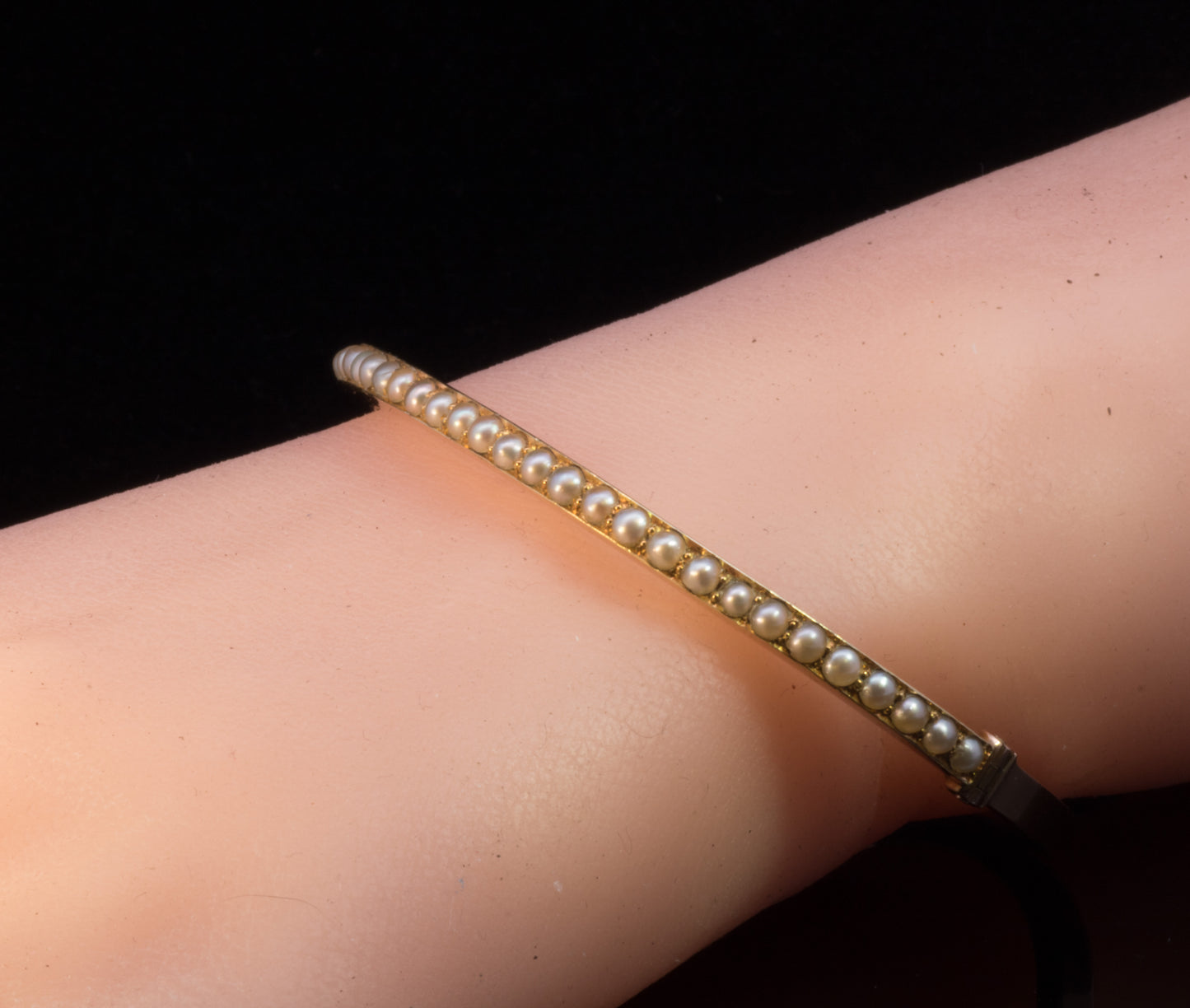 Superb Antique 15ct Gold Natural Split pearl Hinged Bangle C.1900. Original Case. Just Perfect.