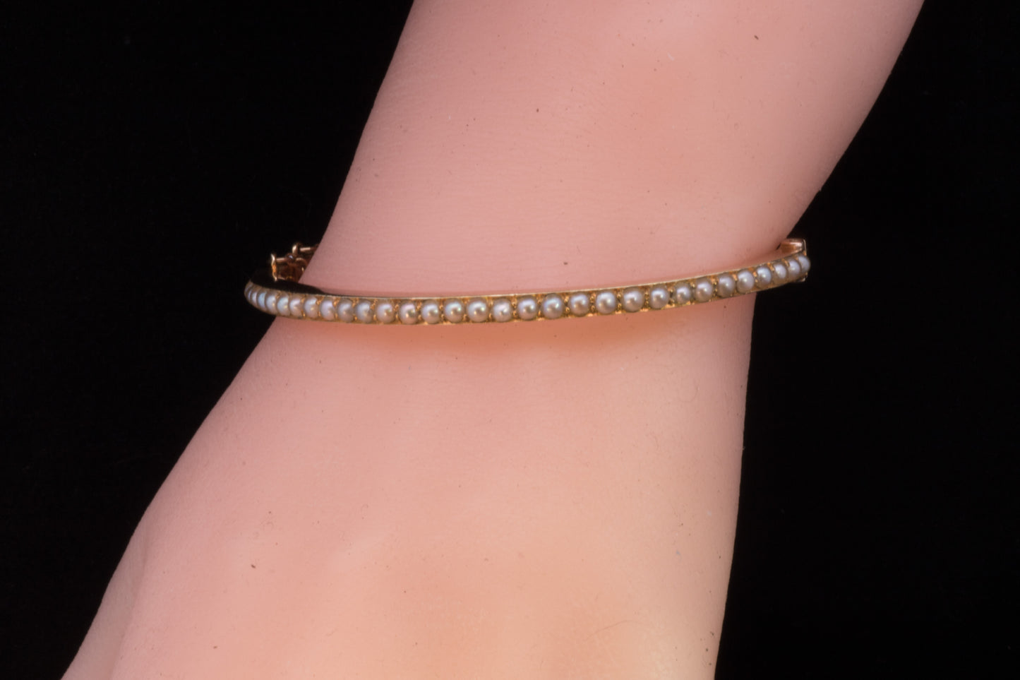 Superb Antique 15ct Gold Natural Split pearl Hinged Bangle C.1900. Original Case. Just Perfect.