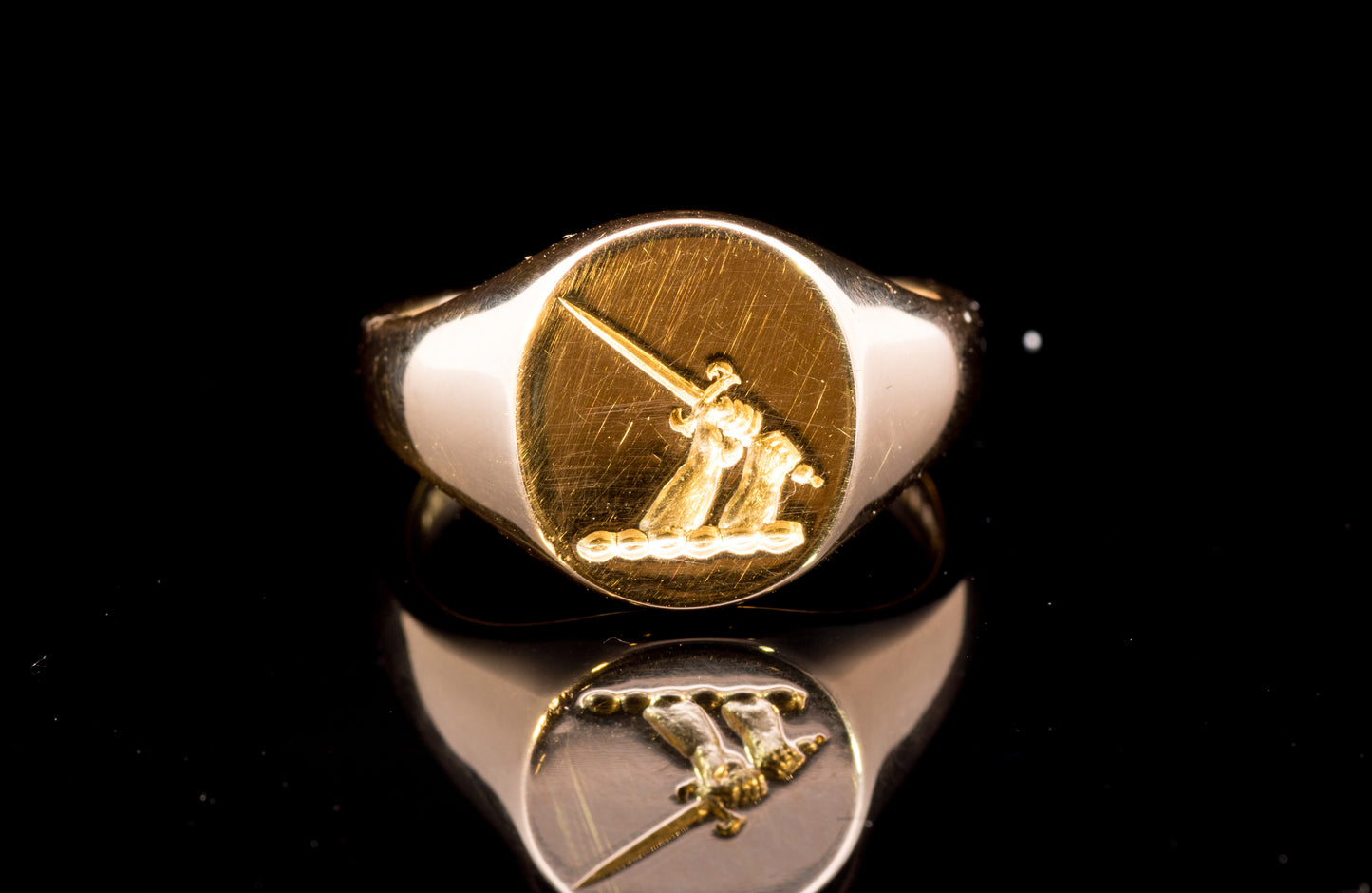 Vintage 18ct Gold. Seal Engraved Signet Ring. Family Crest Ring. 12.2grams.