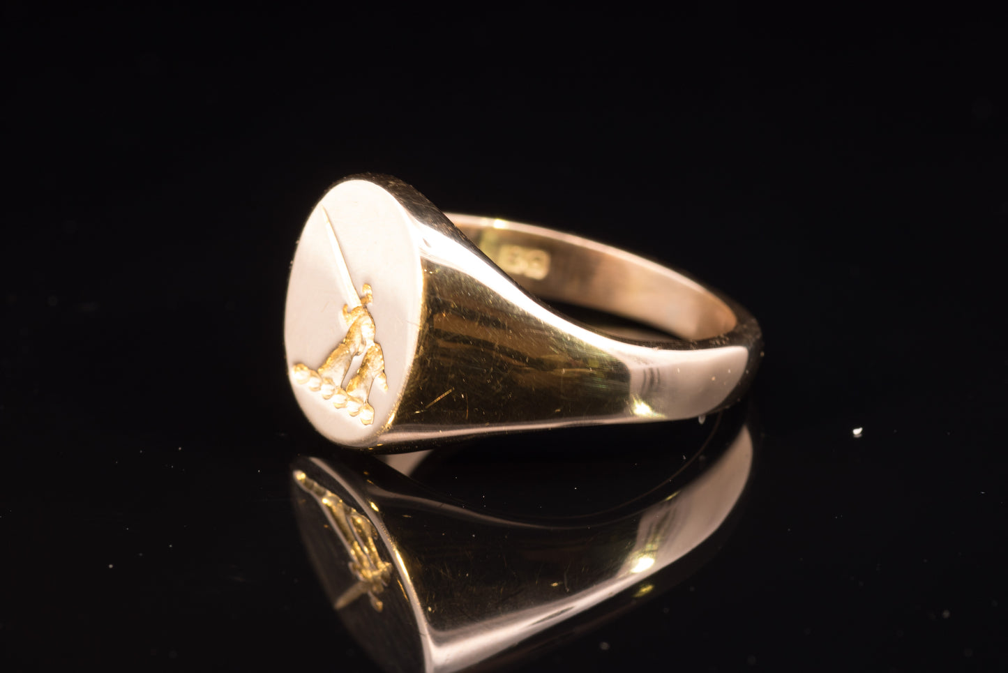 Vintage 18ct Gold. Seal Engraved Signet Ring. Family Crest Ring. 12.2grams.