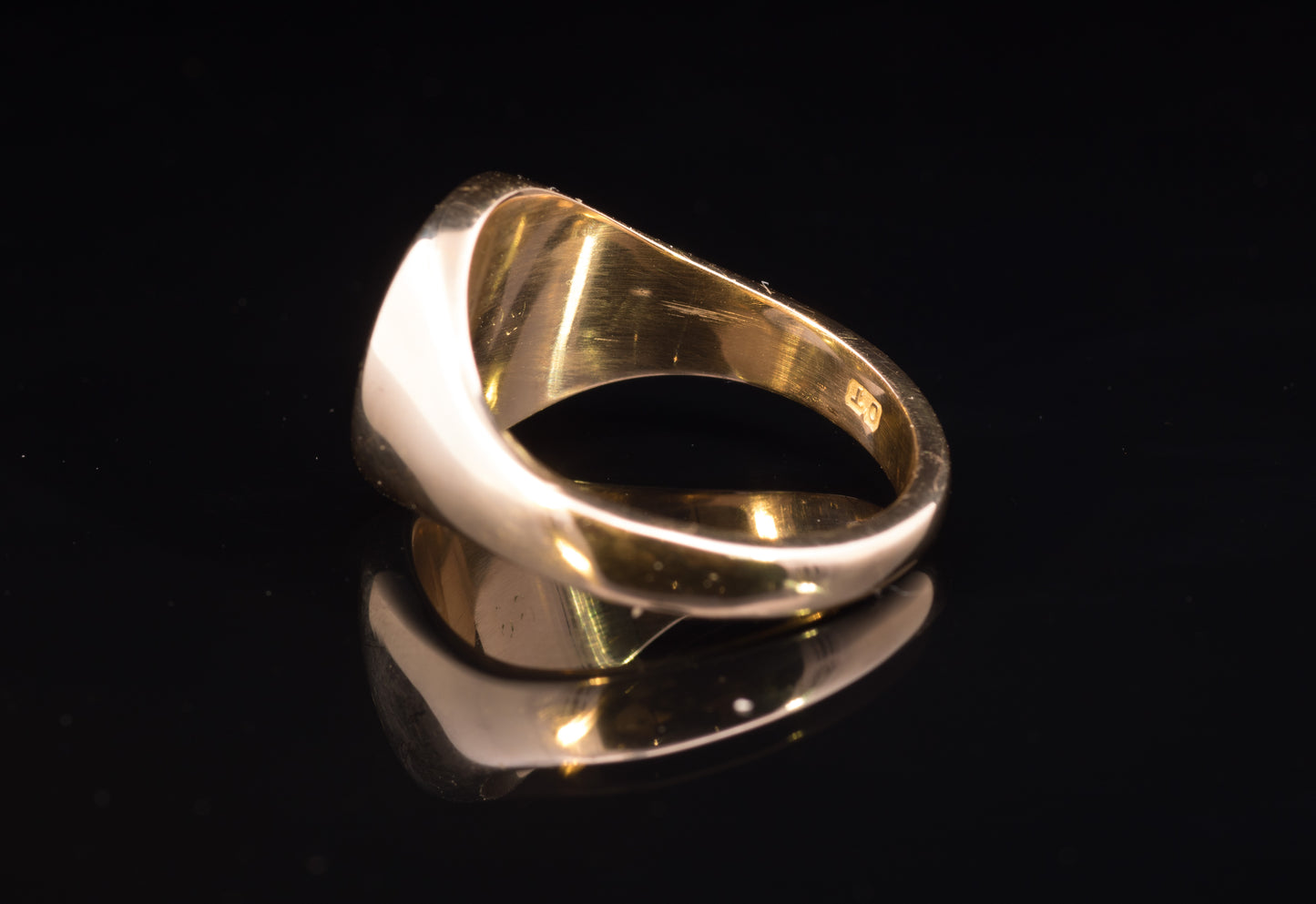 Vintage 18ct Gold. Seal Engraved Signet Ring. Family Crest Ring. 12.2grams.