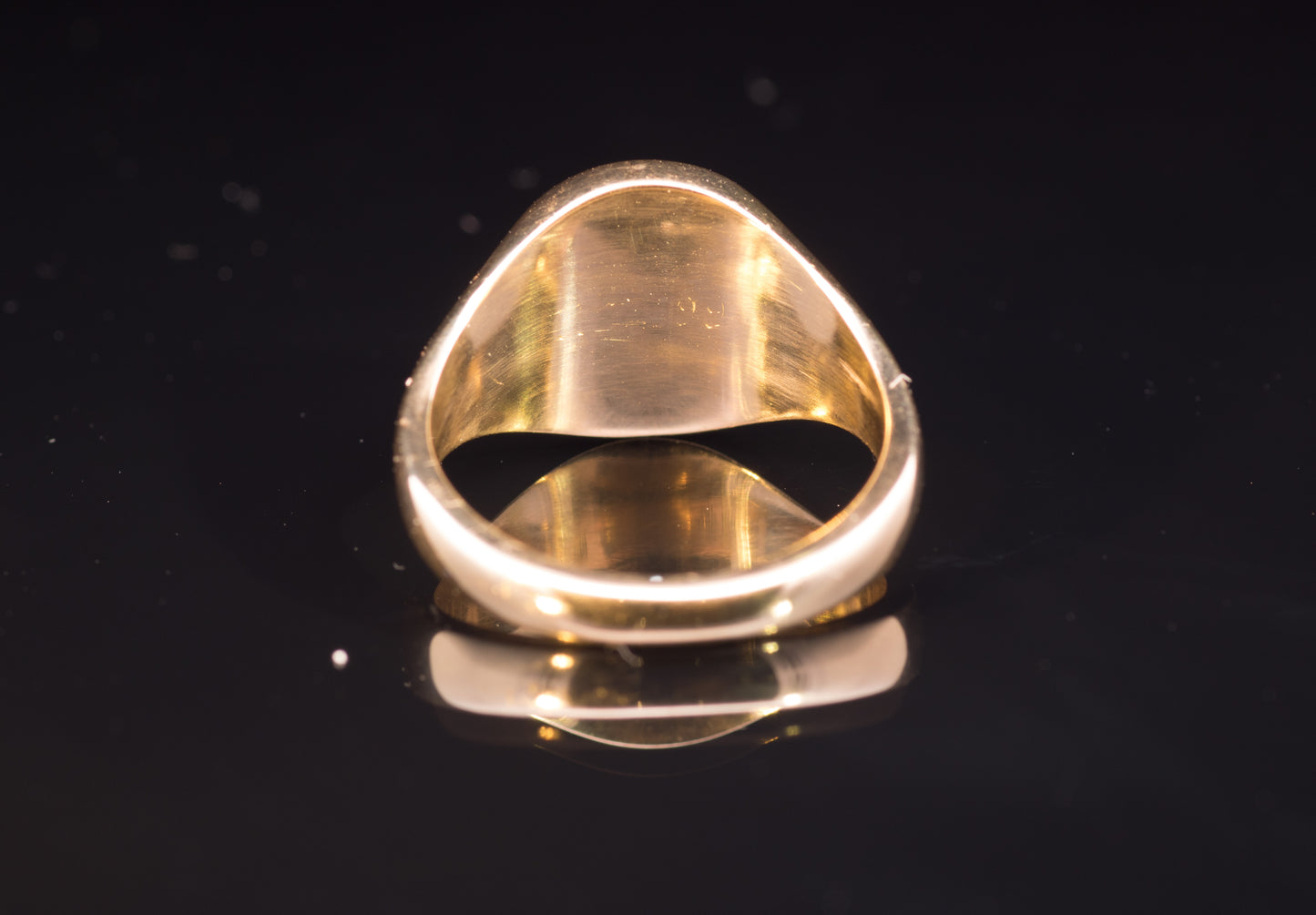 Vintage 18ct Gold. Seal Engraved Signet Ring. Family Crest Ring. 12.2grams.