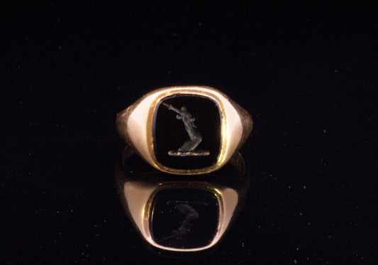 Vintage 18ct Gold and Onyx Signet ring London 1967. Arm Holding Sword.