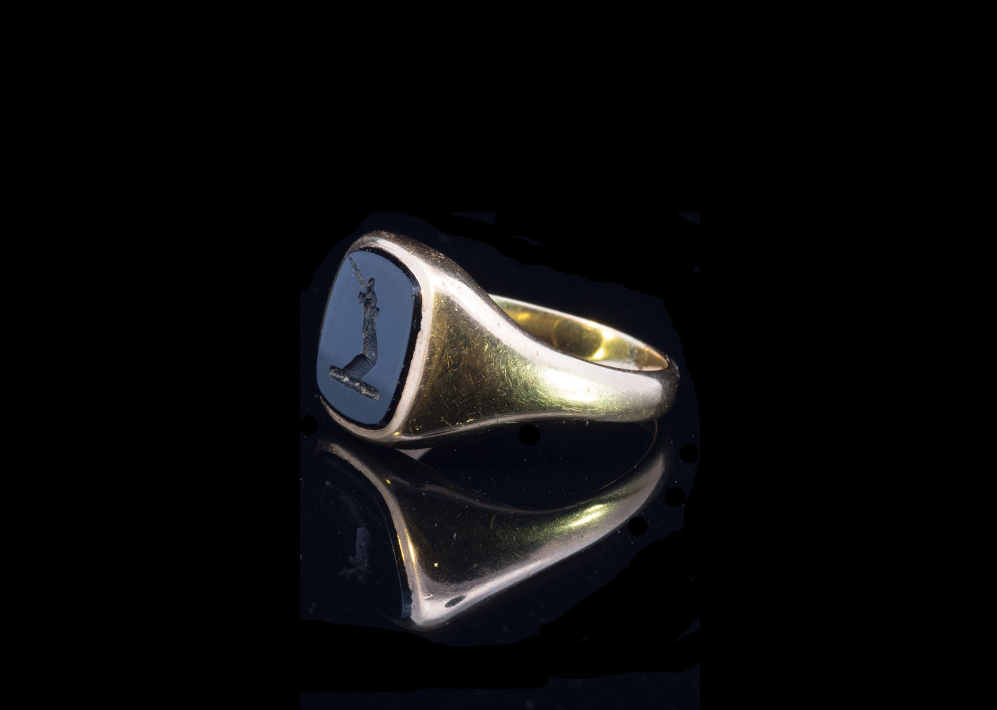 Vintage 18ct Gold and Onyx Signet ring London 1967. Arm Holding Sword.