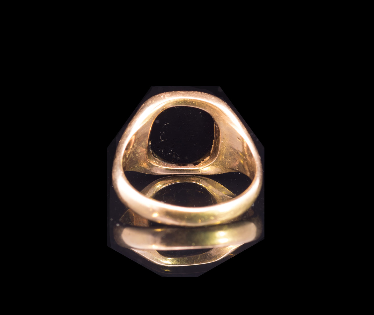 Vintage 18ct Gold and Onyx Signet ring London 1967. Arm Holding Sword.