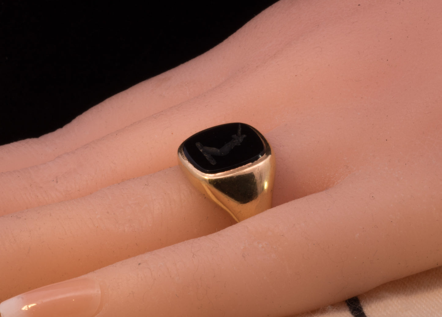 Vintage 18ct Gold and Onyx Signet ring London 1967. Arm Holding Sword.