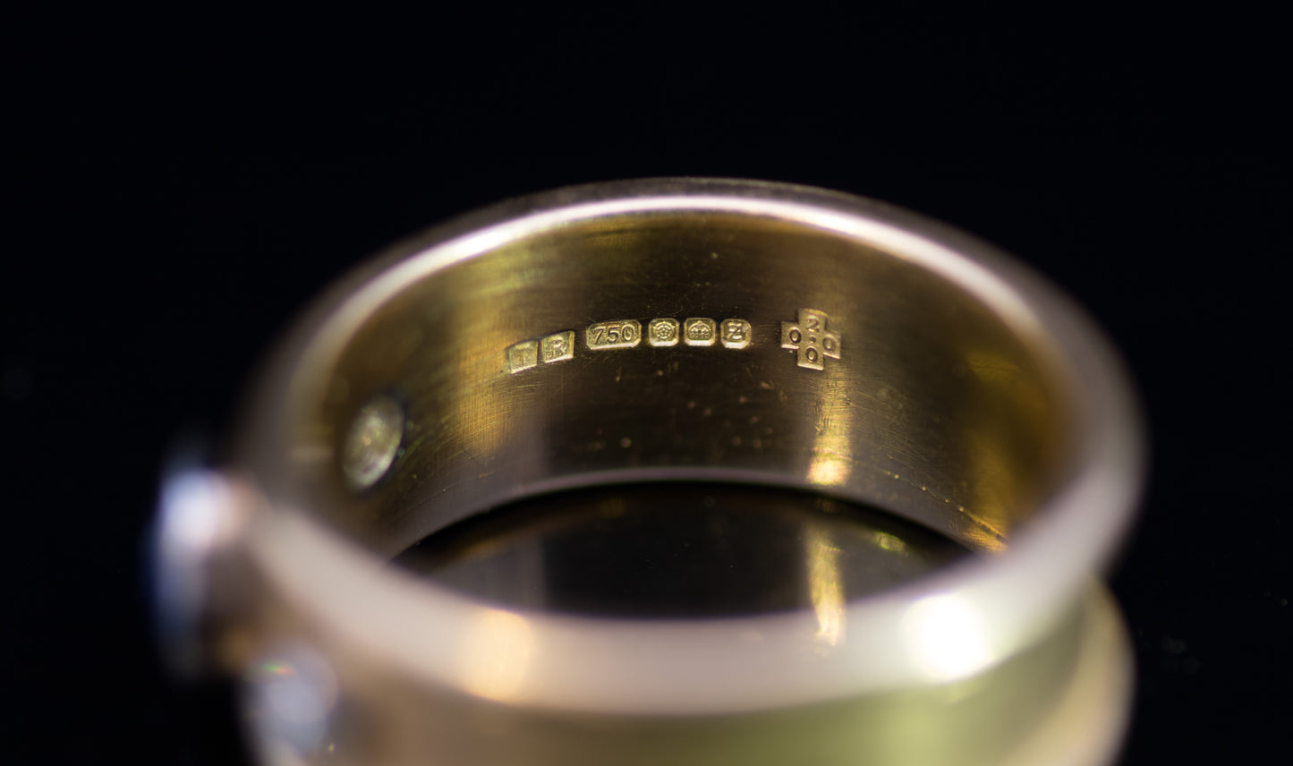 Vintage 18ct Gold Sapphire & Diamond Etruscan Style Ring. Circa 1999. 10.3g