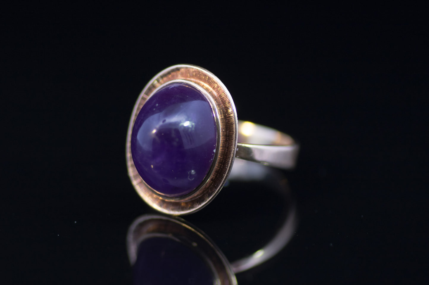 Vintage 9ct Gold 'Sugar Loaf' Amethyst Ring. Circa 1960's