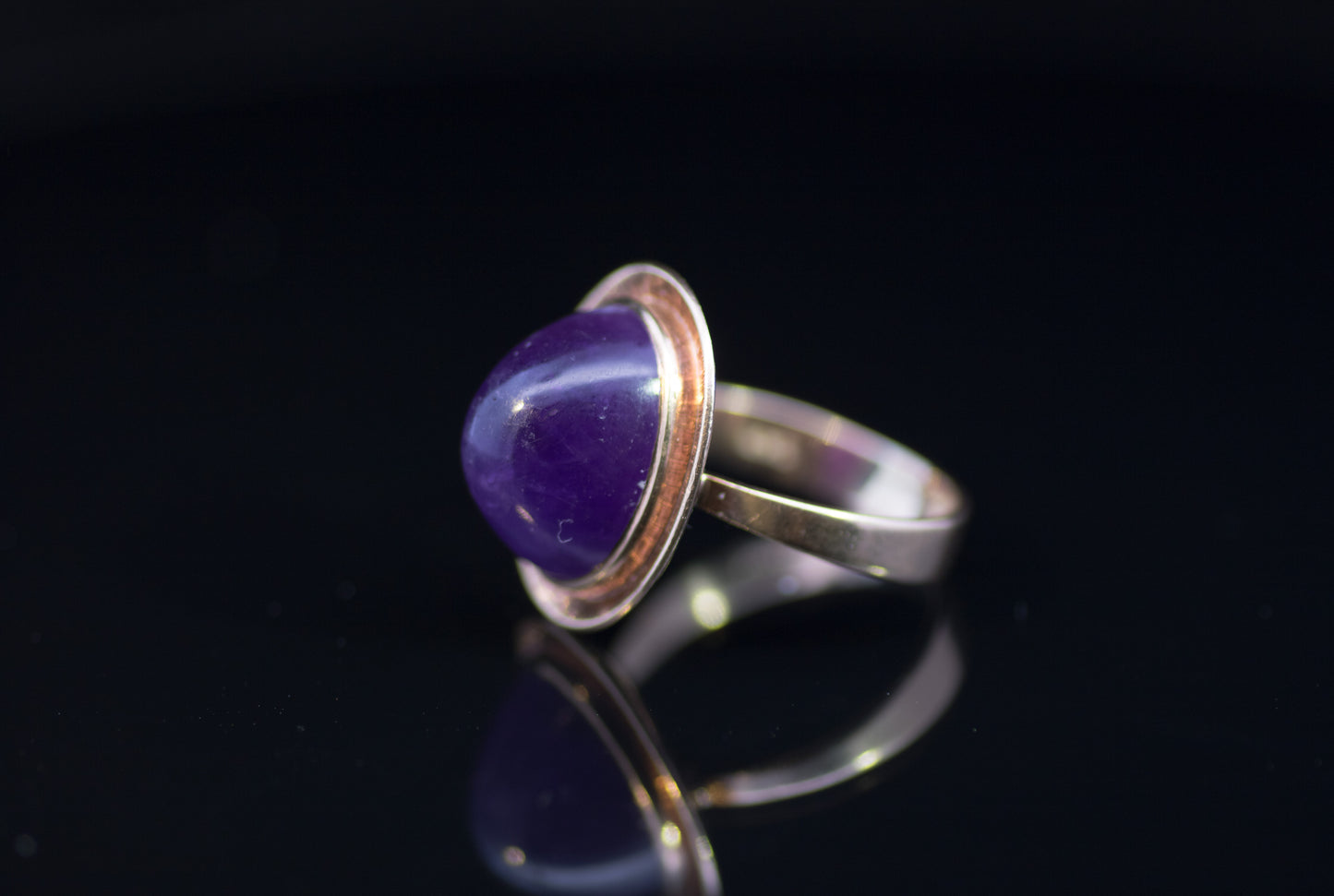 Vintage 9ct Gold 'Sugar Loaf' Amethyst Ring. Circa 1960's