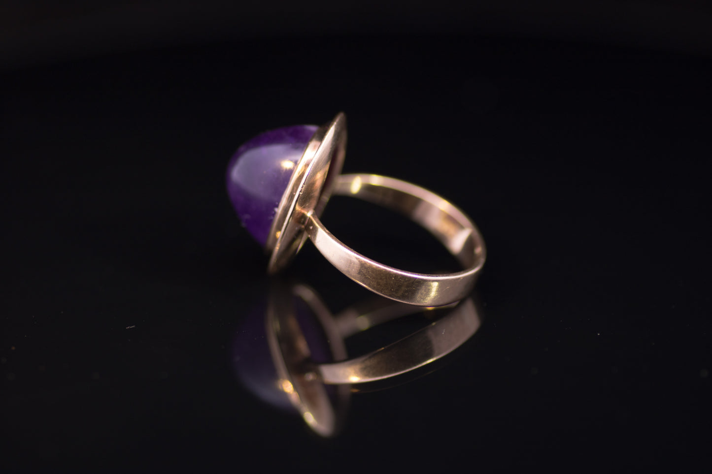 Vintage 9ct Gold 'Sugar Loaf' Amethyst Ring. Circa 1960's
