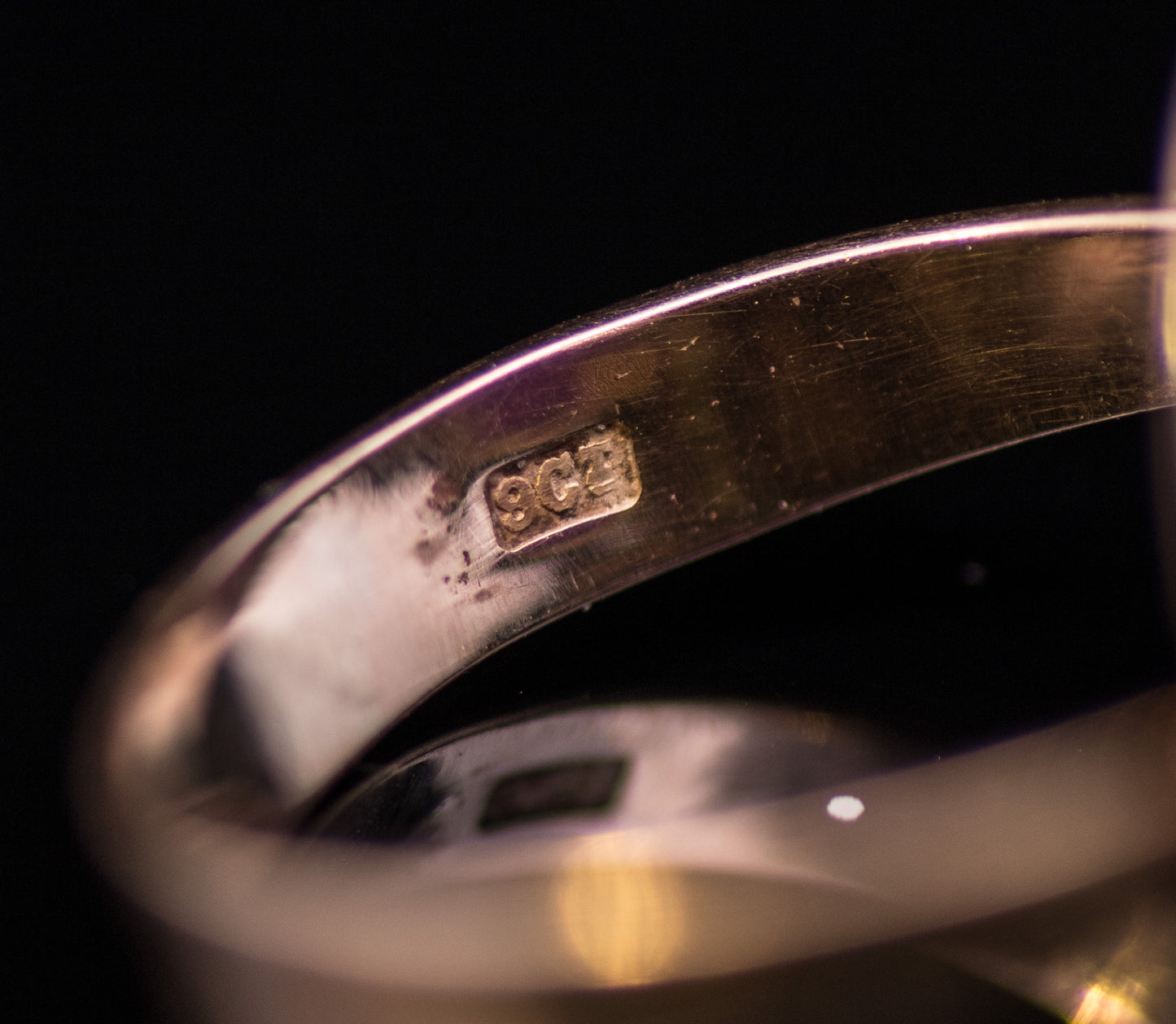 Vintage 9ct Gold 'Sugar Loaf' Amethyst Ring. Circa 1960's