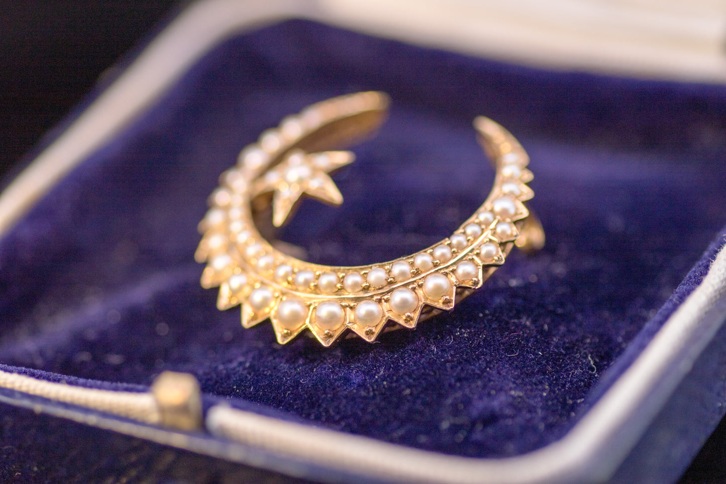 Antique 15ct Gold and Split Pearl Star & Crescent Moon Brooch C.1900. Stunning Condition and Quality.