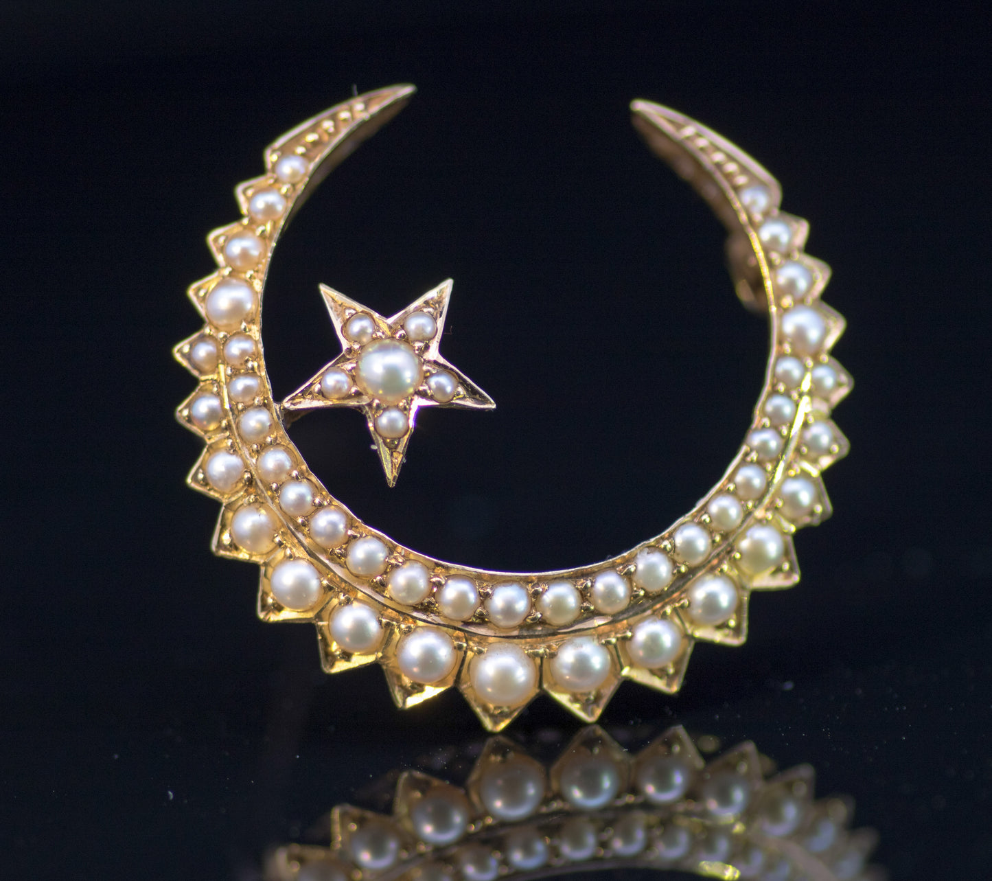 Antique 15ct Gold and Split Pearl Star & Crescent Moon Brooch C.1900. Stunning Condition and Quality.