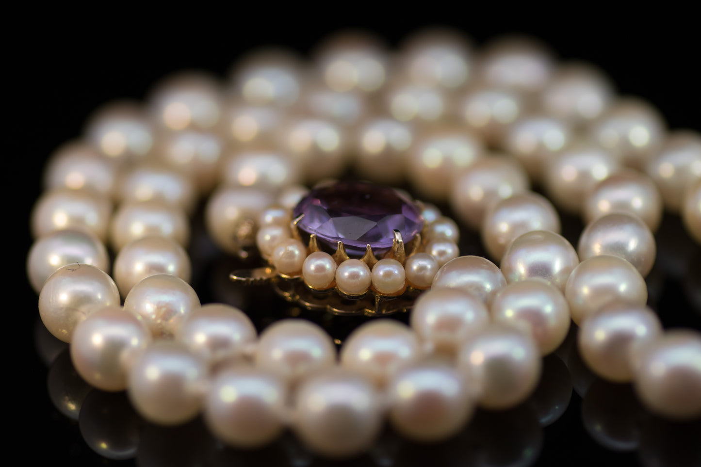 Vintage Cultured Pearl Necklace With Lovely Gold Amethyst & Pearl Clasp. Birmingham 1966