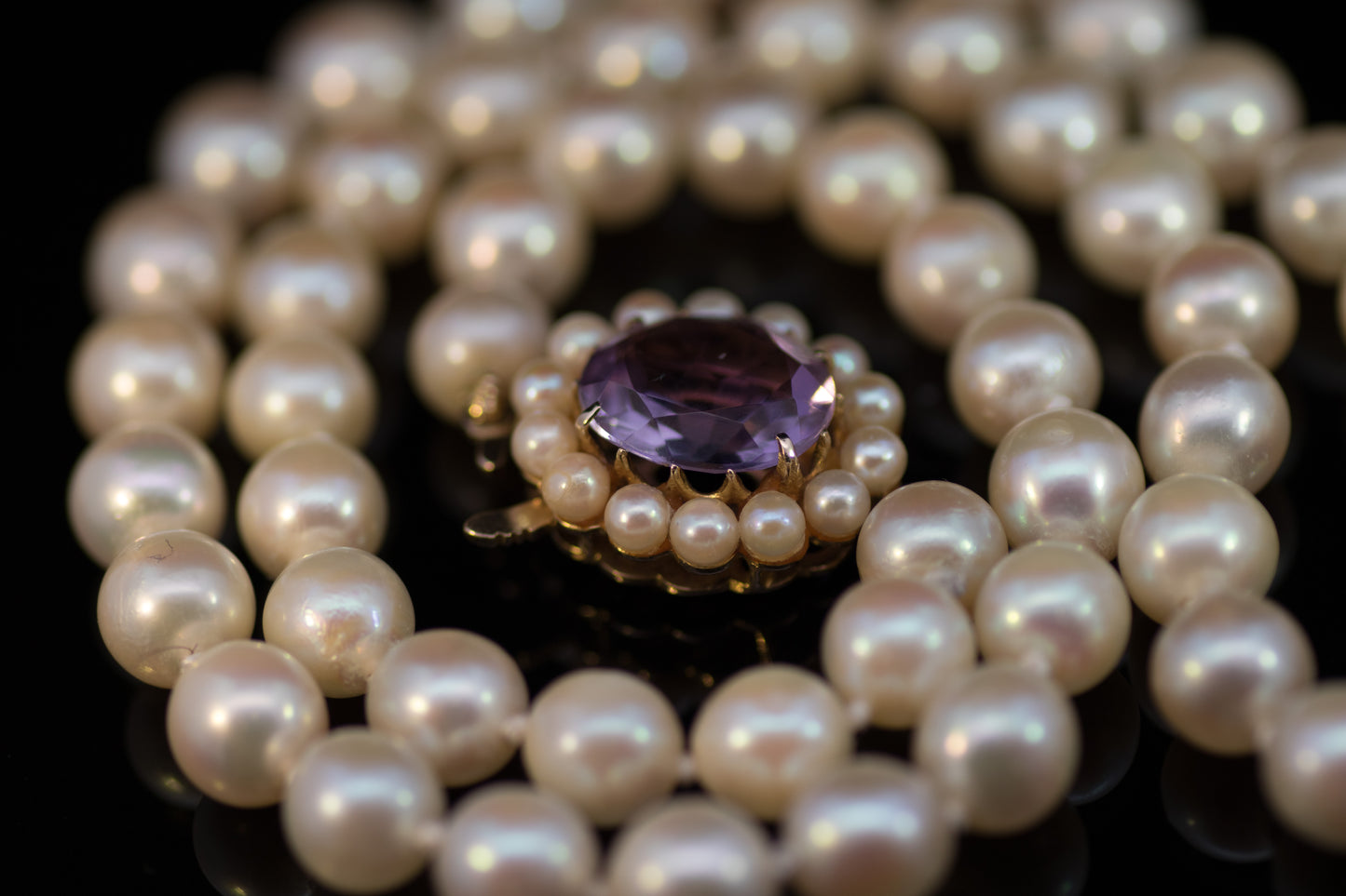 Vintage Cultured Pearl Necklace With Lovely Gold Amethyst & Pearl Clasp. Birmingham 1966