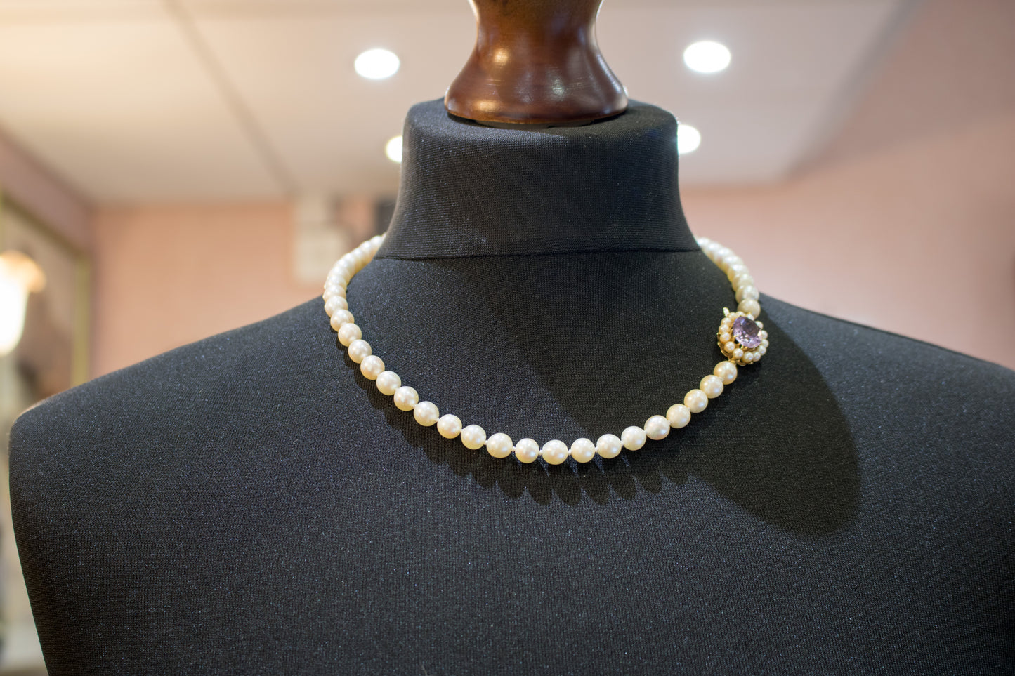Vintage Cultured Pearl Necklace With Lovely Gold Amethyst & Pearl Clasp. Birmingham 1966
