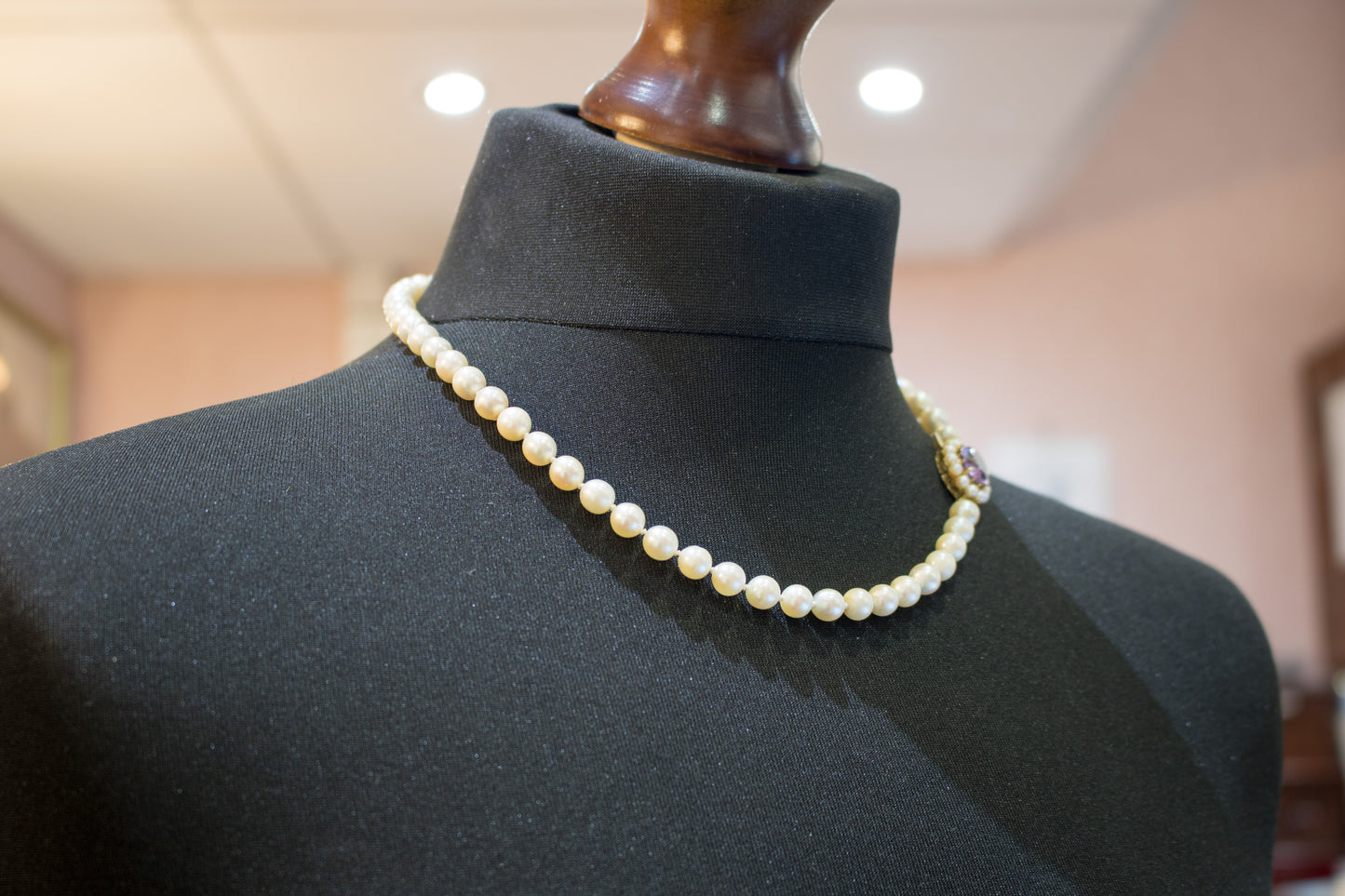 Vintage Cultured Pearl Necklace With Lovely Gold Amethyst & Pearl Clasp. Birmingham 1966