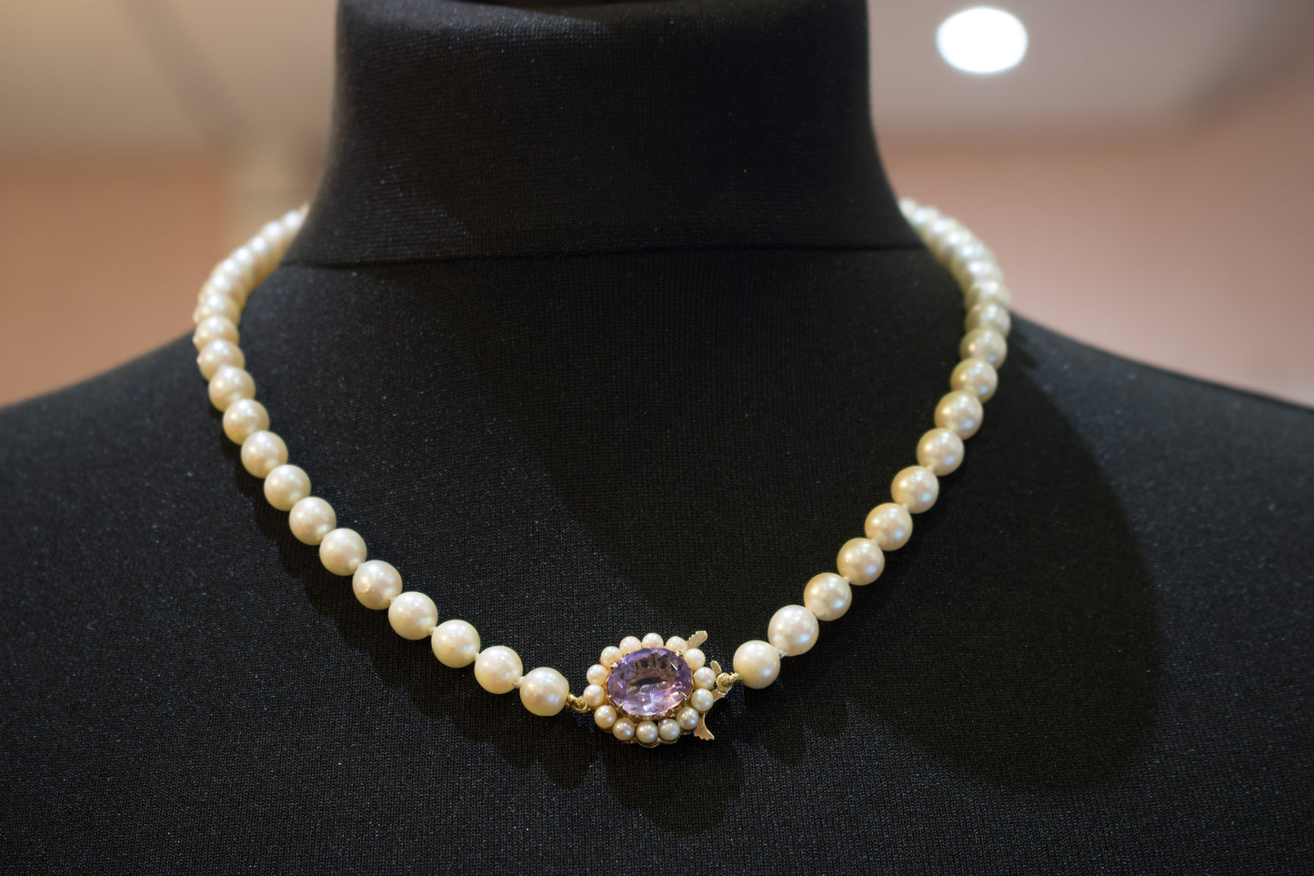 Vintage Cultured Pearl Necklace With Lovely Gold Amethyst & Pearl Clasp. Birmingham 1966