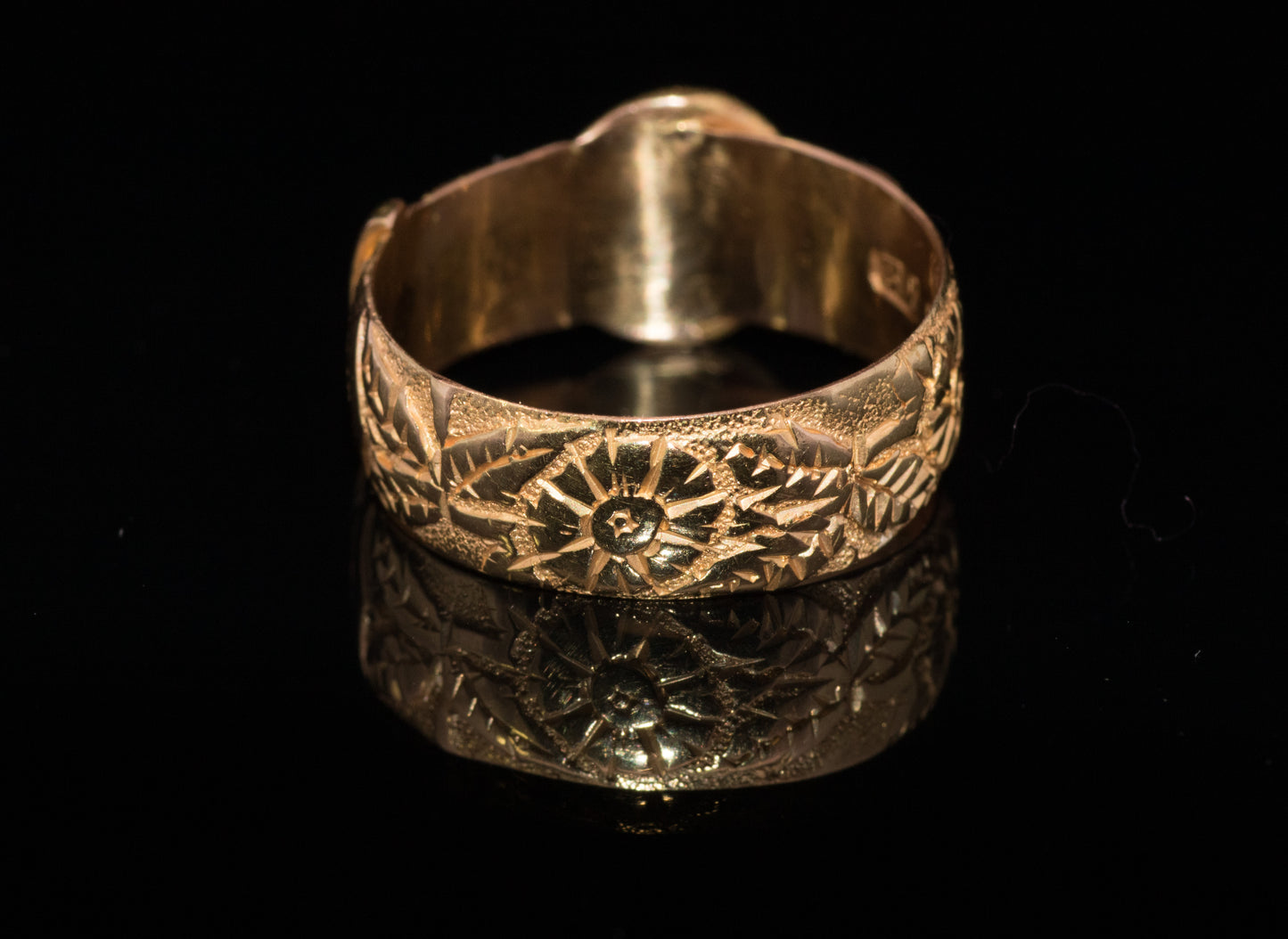 Antique Victorian 18ct Gold Buckle Ring with Fine Floral Motif. Assayed Birmingham 1892. Superb Example.