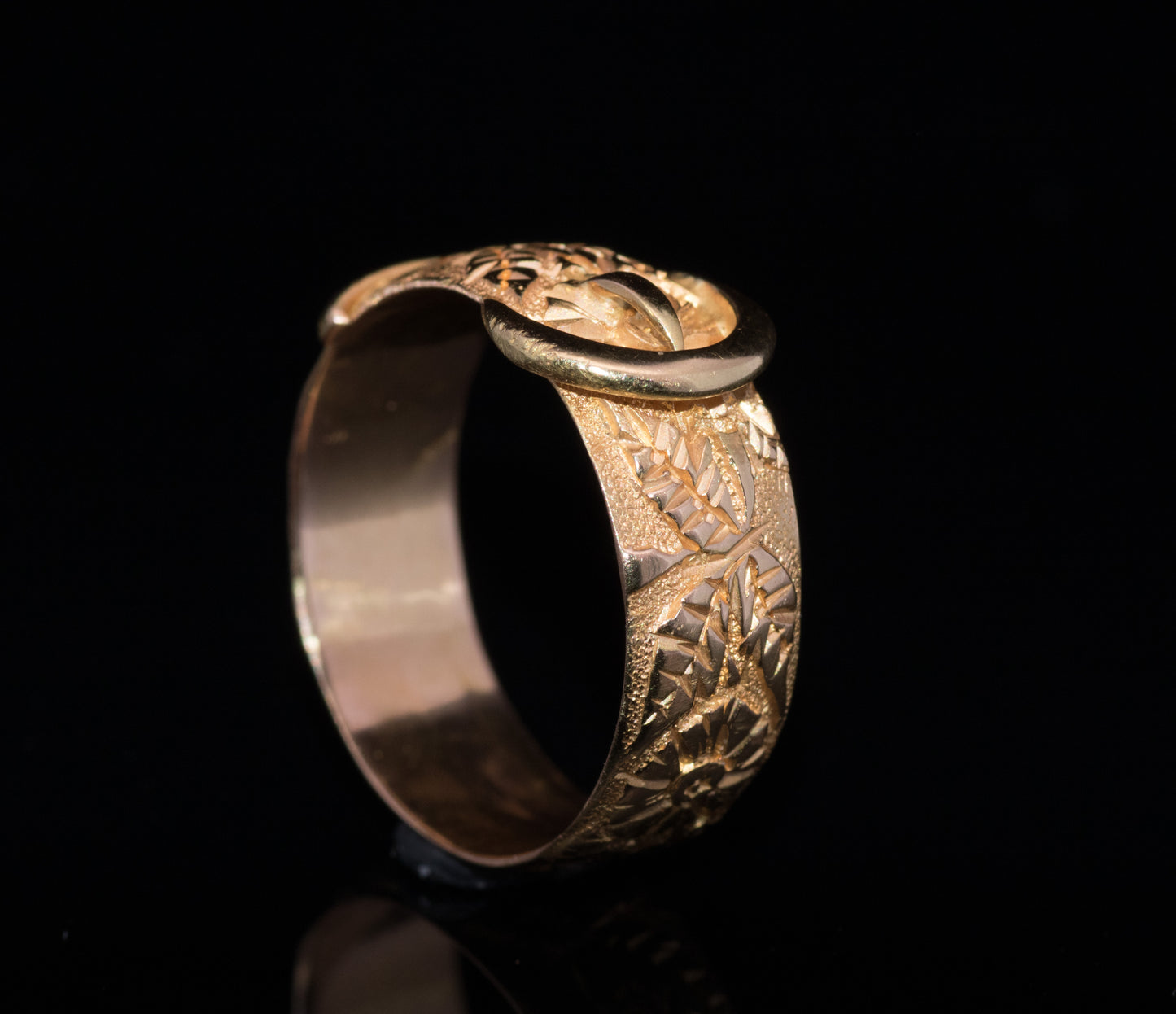 Antique Victorian 18ct Gold Buckle Ring with Fine Floral Motif. Assayed Birmingham 1892. Superb Example.
