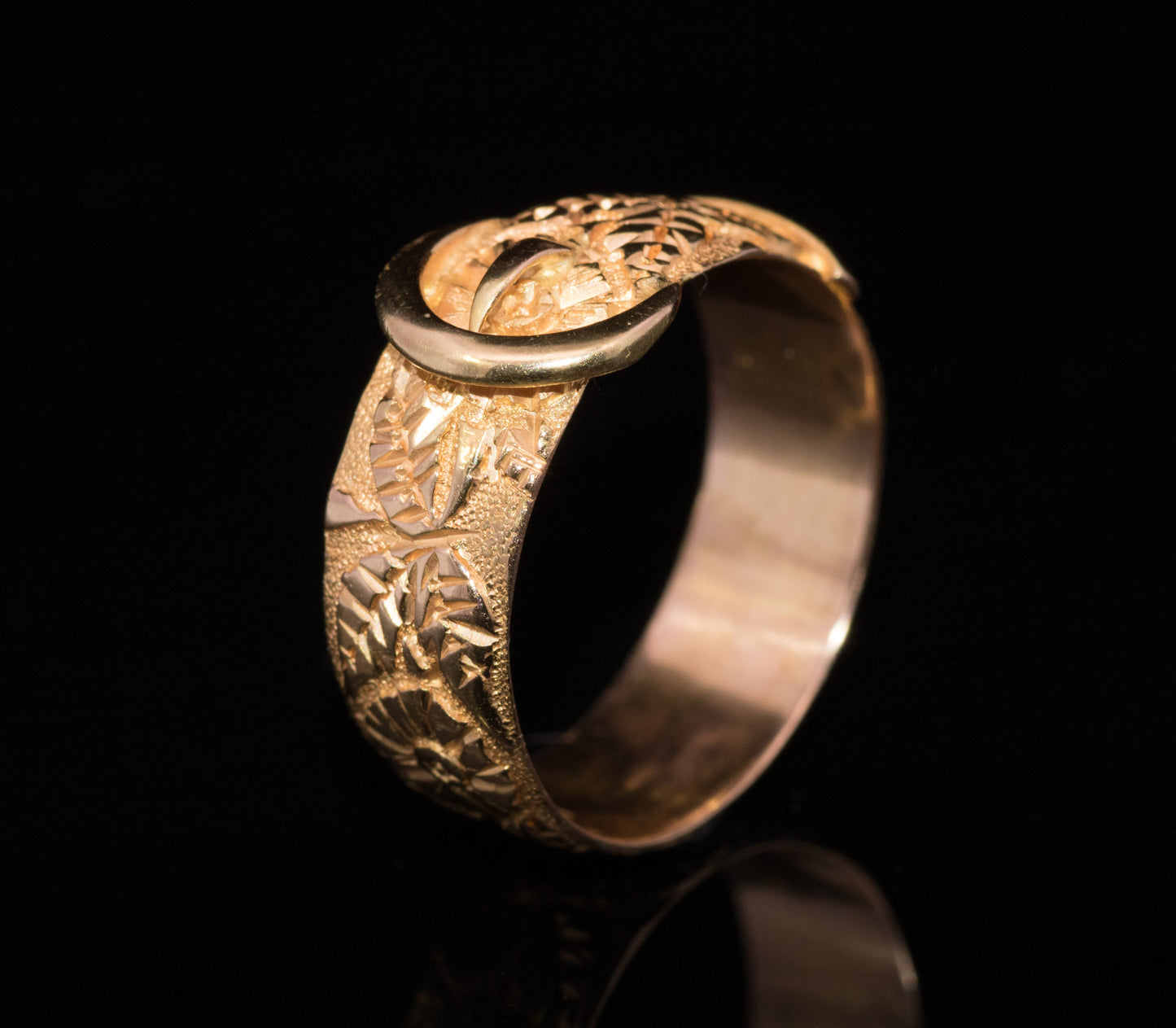 Antique Victorian 18ct Gold Buckle Ring with Fine Floral Motif. Assayed Birmingham 1892. Superb Example.