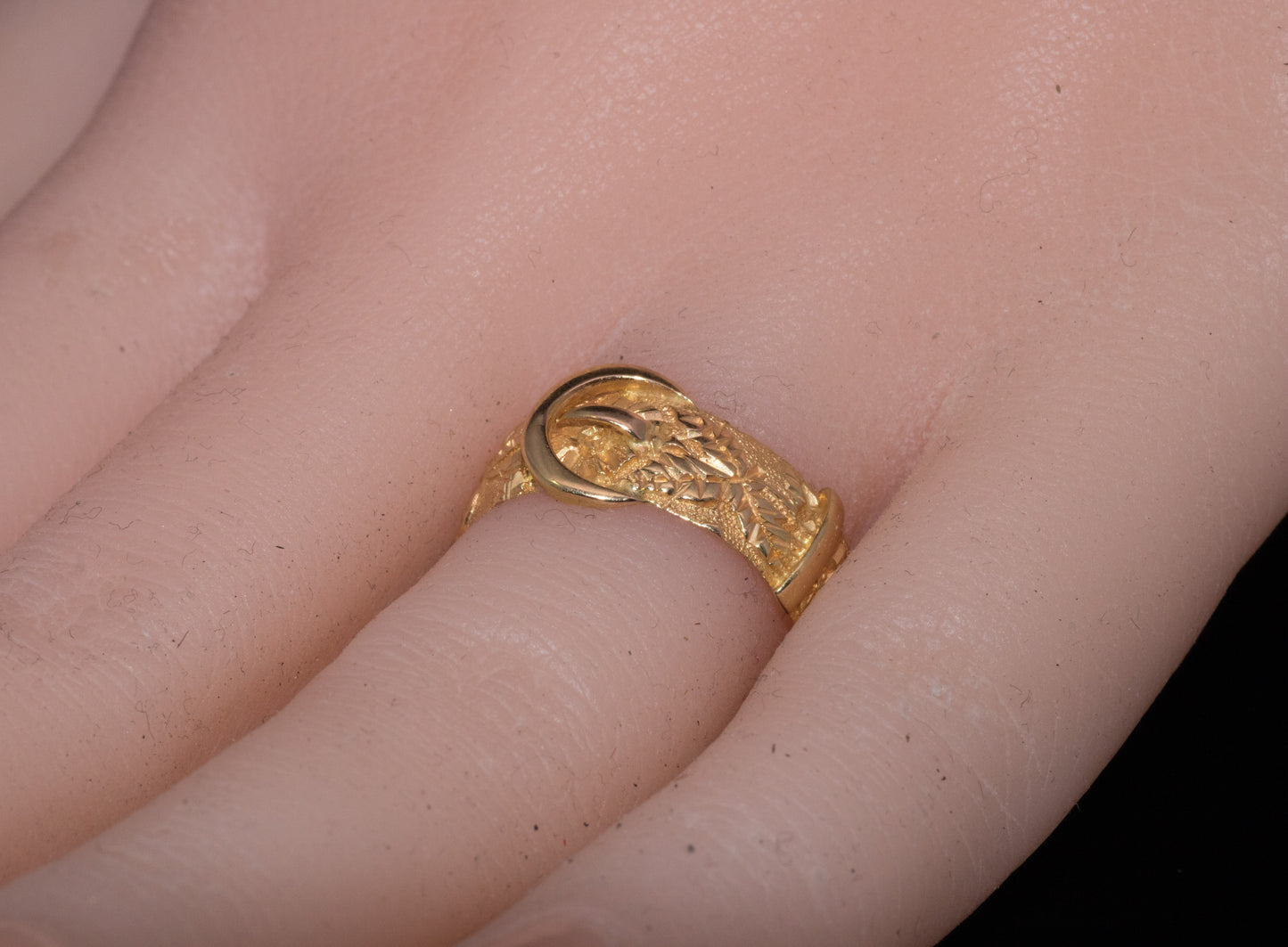 Antique Victorian 18ct Gold Buckle Ring with Fine Floral Motif. Assayed Birmingham 1892. Superb Example.