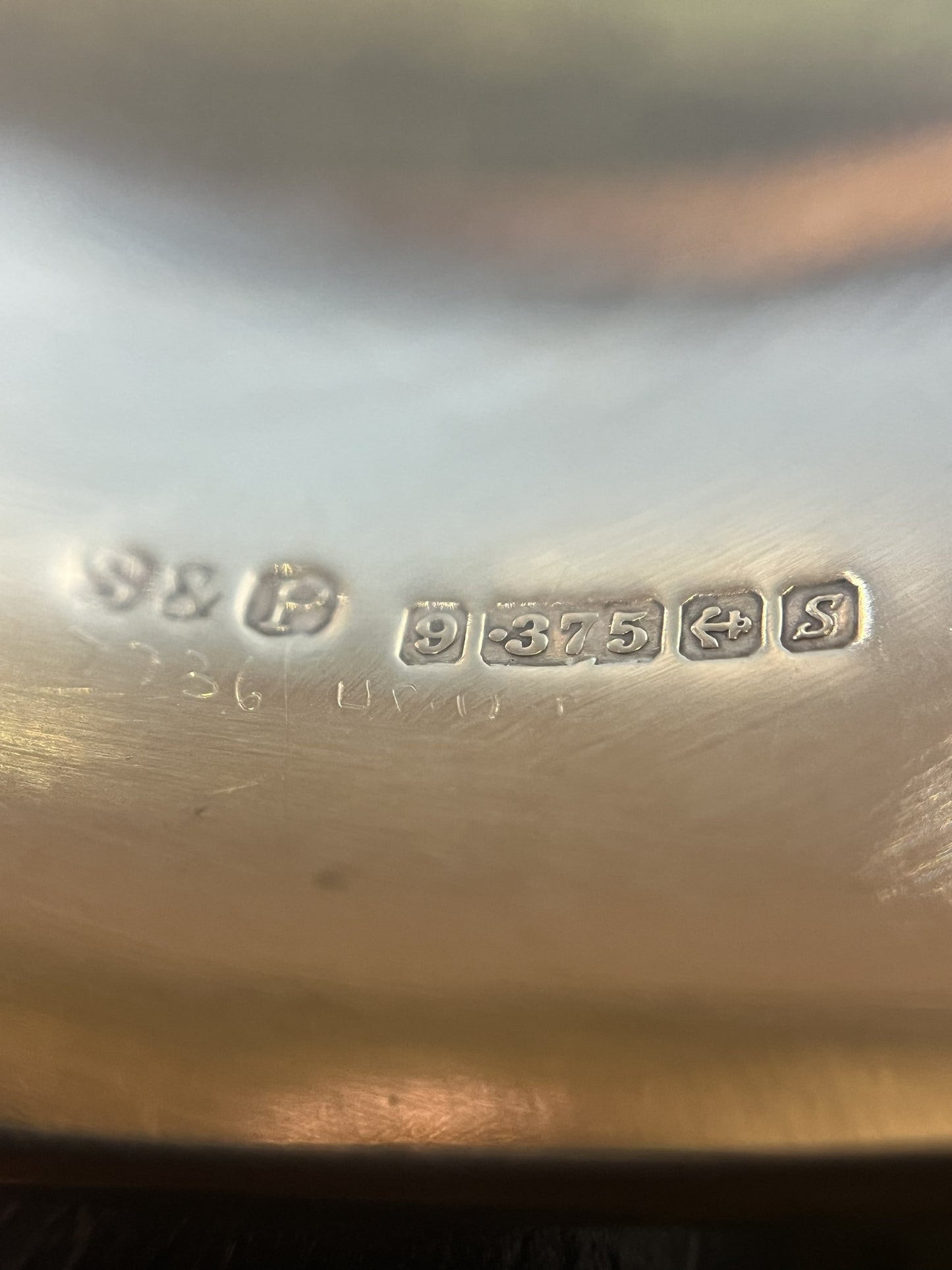 Vintage 9ct Hand Engraved Wide Hinged Bangle. Hallmarked  Birmingham 1967.  Over 31 grams.