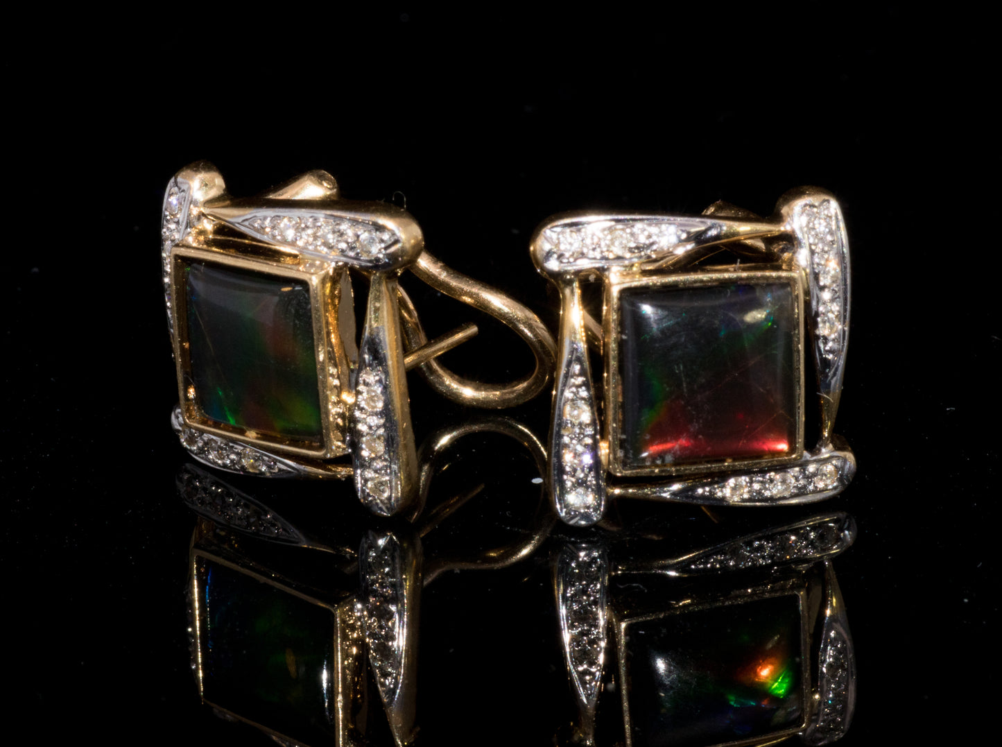 Vinatge 18ct Gold Ammolite and Diamond Fancy Earrings. Lovey Quality.