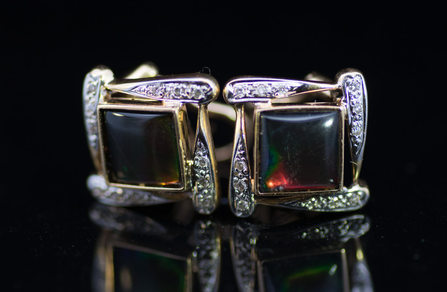 Vinatge 18ct Gold Ammolite and Diamond Fancy Earrings. Lovey Quality.
