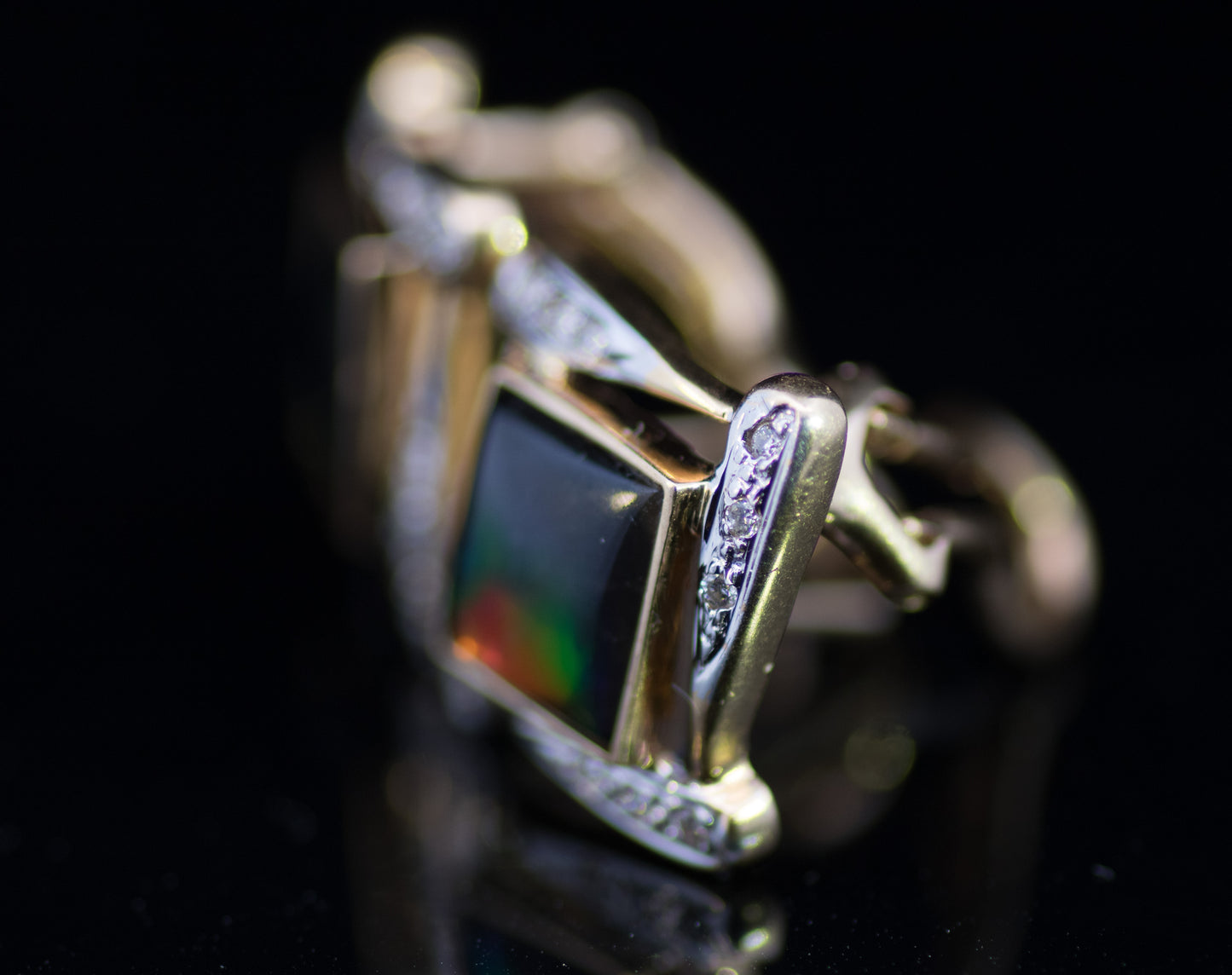 Vinatge 18ct Gold Ammolite and Diamond Fancy Earrings. Lovey Quality.