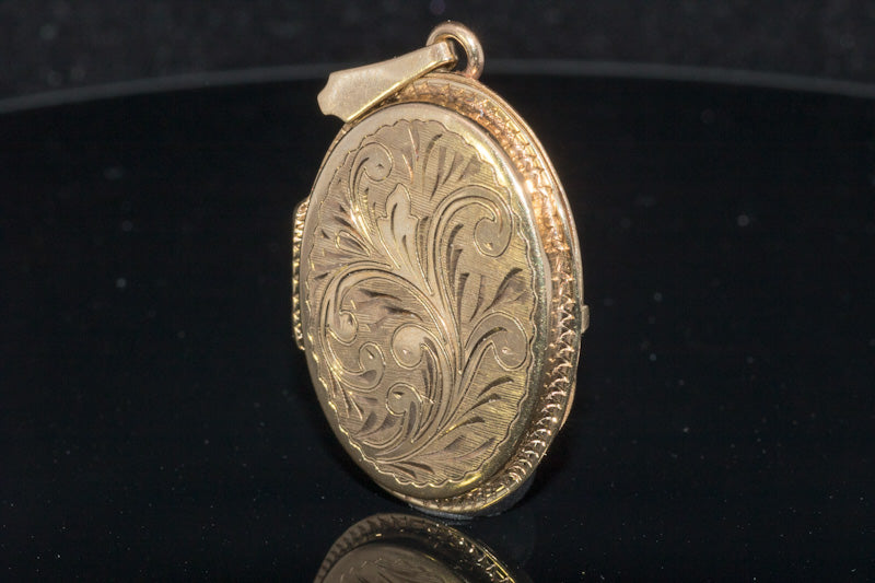Good Quality Vintage 9ct Gold Hand Engraved Locket  English Made. C.1970s