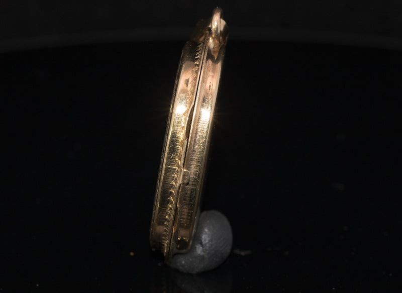 Good Quality Vintage 9ct Gold Hand Engraved Locket  English Made. C.1970s