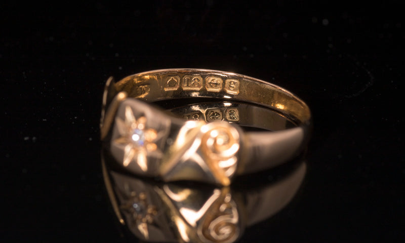 Antique 18ct Diamond Set Gypsy Ring. Birmingham 1906. Star Set. Pretty Shoulders.