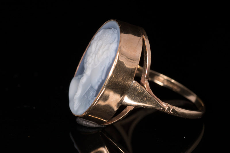 Vintage 9ct Gold Blue Agate Cameo Ring by Charles Green & Sons. Birmingham 1983.