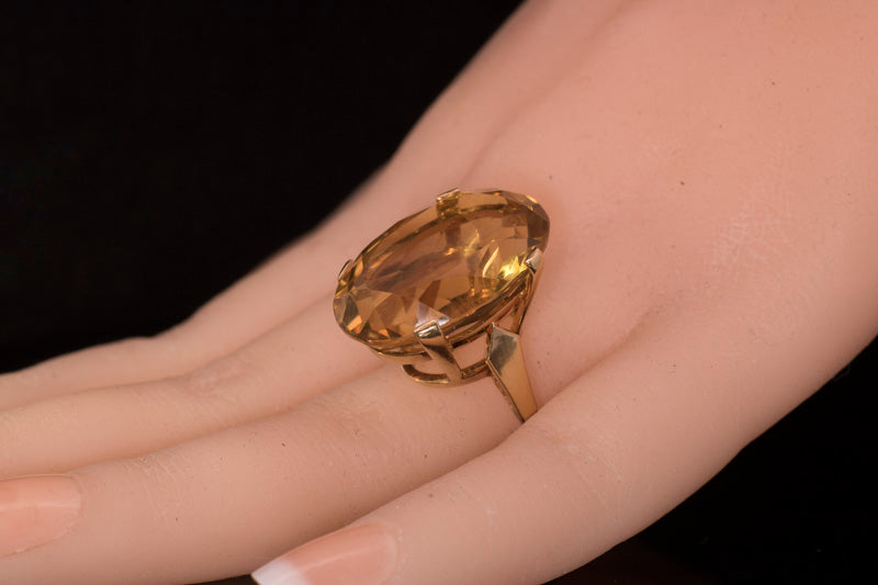 Vintage 18ct Gold Golden Citrine Dress Ring. 24cts. Hallmarked London 1972.