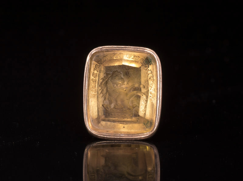 Antique 15ct Gold Seal Engraved Fob. 'Refulgent in Tenebris' (They Shine In The Dark).