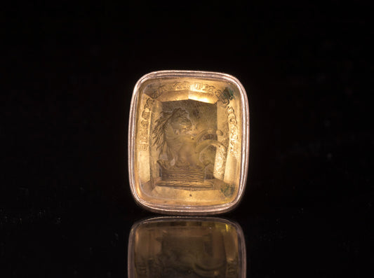 Antique 15ct Gold Seal Engraved Fob. 'Refulgent in Tenebris' (They Shine In The Dark).