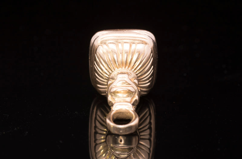 Antique 15ct Gold Seal Engraved Fob. 'Refulgent in Tenebris' (They Shine In The Dark).