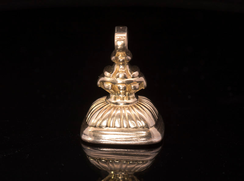 Antique 15ct Gold Seal Engraved Fob. 'Refulgent in Tenebris' (They Shine In The Dark).