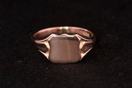 Antique 9ct Rose Gold 'Shield Shape' Signet Ring. Birmingham 1926