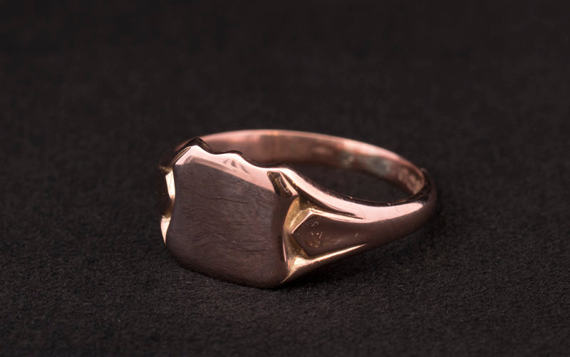 Antique 9ct Rose Gold 'Shield Shape' Signet Ring. Birmingham 1926