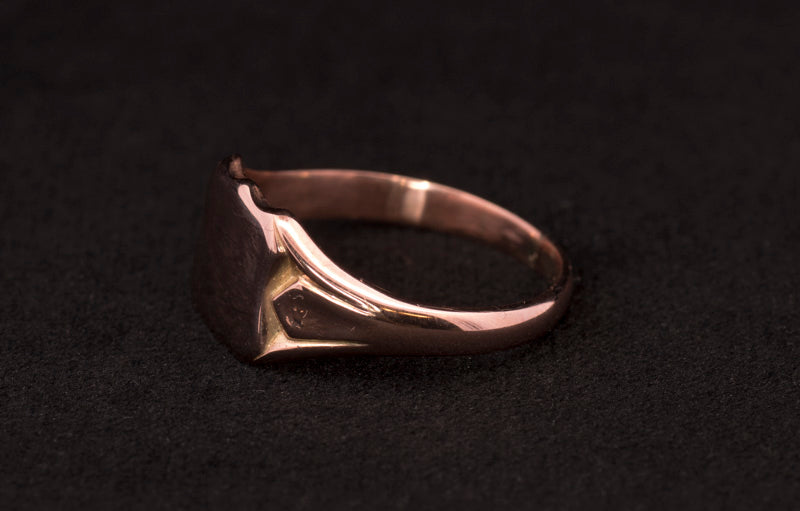 Antique 9ct Rose Gold 'Shield Shape' Signet Ring. Birmingham 1926